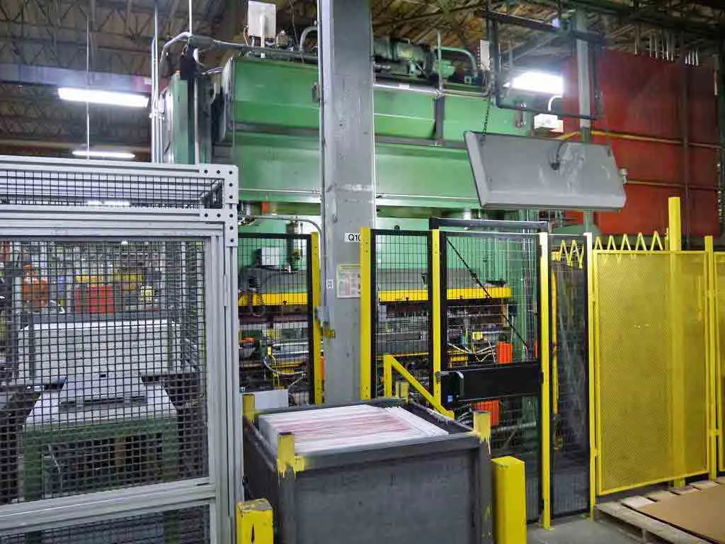 200 Ton Pacific Hydraulic Press - Side view of T-slotted bed and slide area