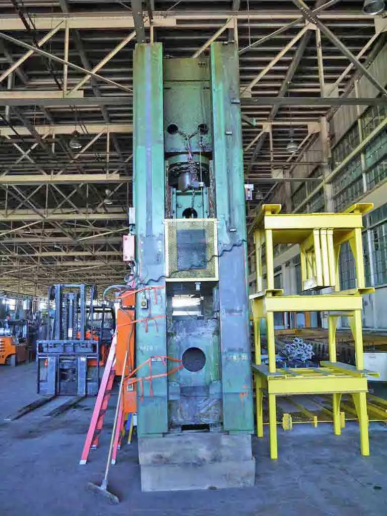 600 Ton Pacific Hydraulic Press - Upper die mounting area