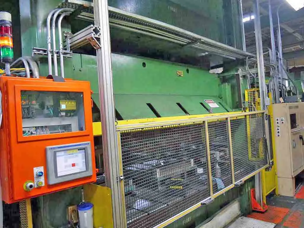 600 Ton Pacific Hydraulic Press - T-slotted bed area 123 x 54 inches