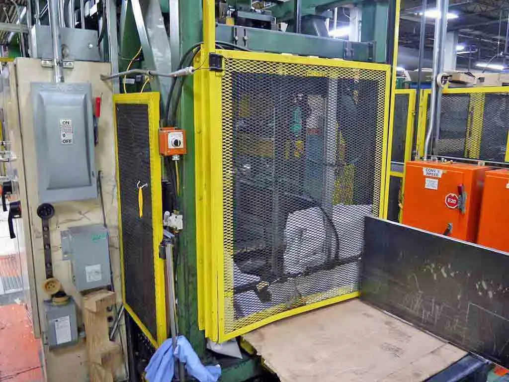 600 Ton Pacific Hydraulic Press - Gib guided slide mechanism