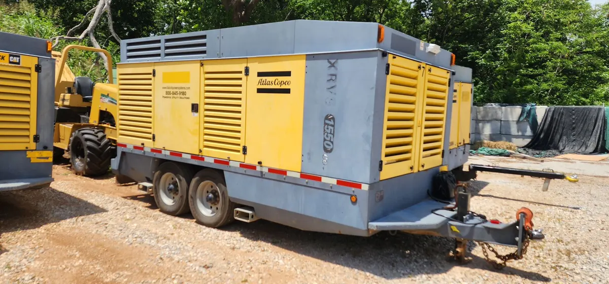 Atlas Copco XRVS 1550 CD7 portable air compressor - exterior view on tandem axle trailer