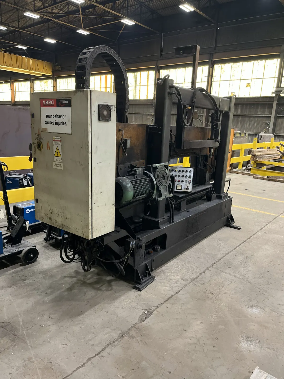 Peddinghaus Gernetti SHN 38-18 twin column hydraulic horizontal band saw - front view