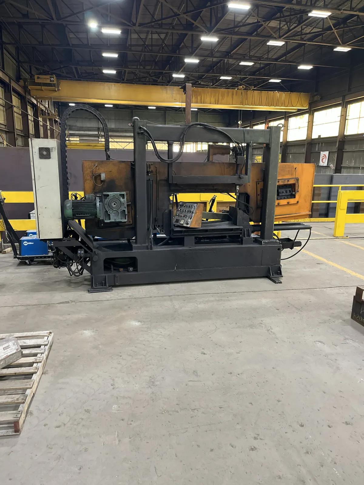 Peddinghaus Gernetti SHN 38-18 band saw - side profile showing twin column frame