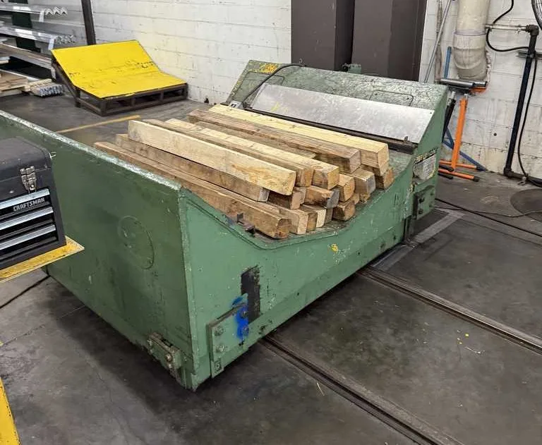 Stamco slitting line - entry peeler table with hydraulic lift