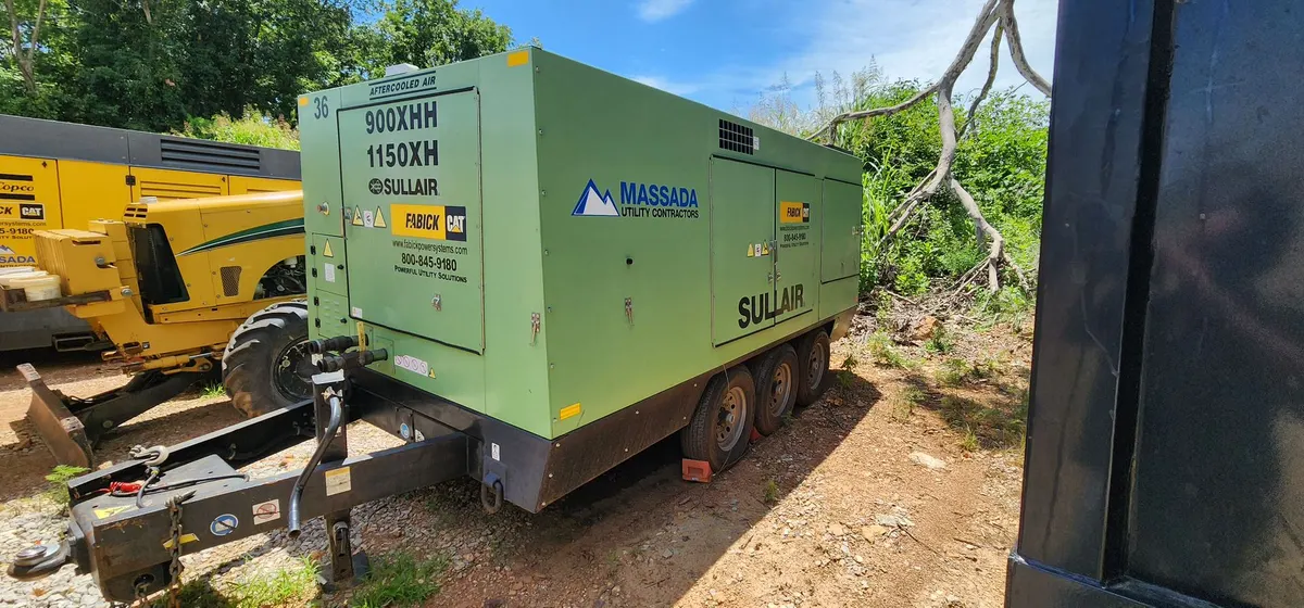 Sullair 900/1150 high pressure portable air compressor - exterior view with tandem axle